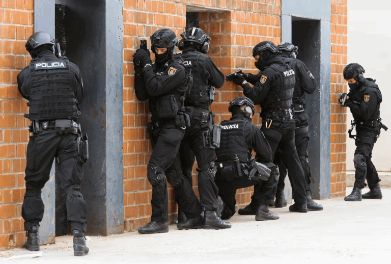 Policía Nacional apresa varias personas y ocupa dos armas de fuego ilegales en Barahona y Enriquillo.