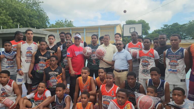 De la Denuncia a la Acción: ‘El Poder de la Verdad’ y Empresarios de Azua Transforman el Futuro de la Liga Isaac Díaz