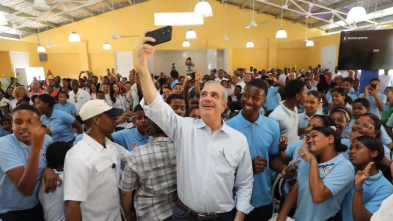 Tras 14 años de espera, inauguran escuela básica en La Ureña con capacidad para 840 estudiantes