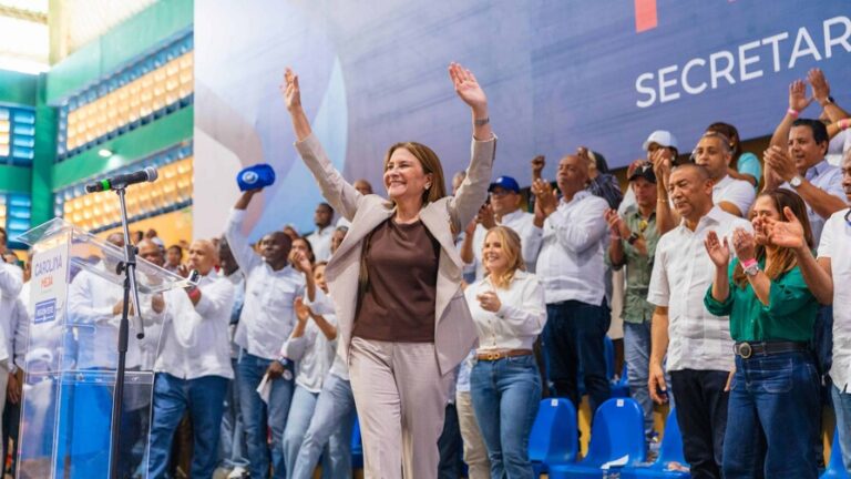 Carolina Mejía encabeza la preferencia en la provincia San Juan