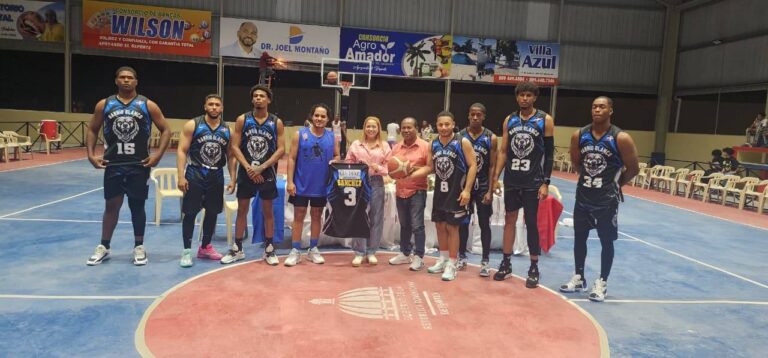 Senadora Lía Díaz entrega uniformes deportivos al Club de Baloncesto Barrio Blanco en el Torneo Superior de la Liga 2026