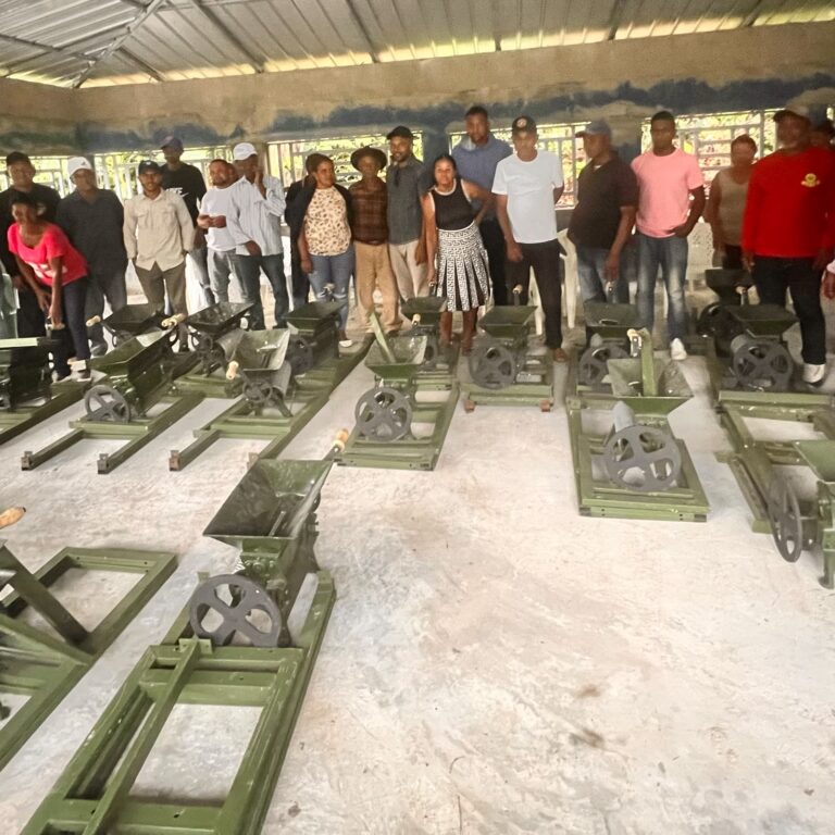 UTEPDA fortalece la caficultura con entrega de 93 despulpadoras en Azua e Independencia