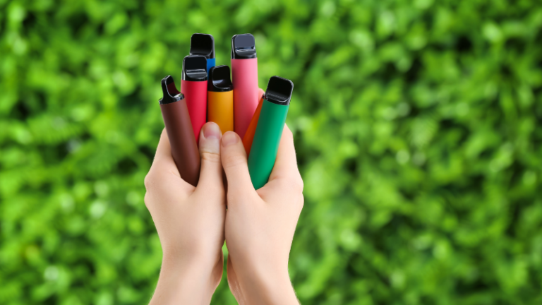Científicos alertan contra el peligro de los sabores y el diseño de los cigarrillos electrónicos