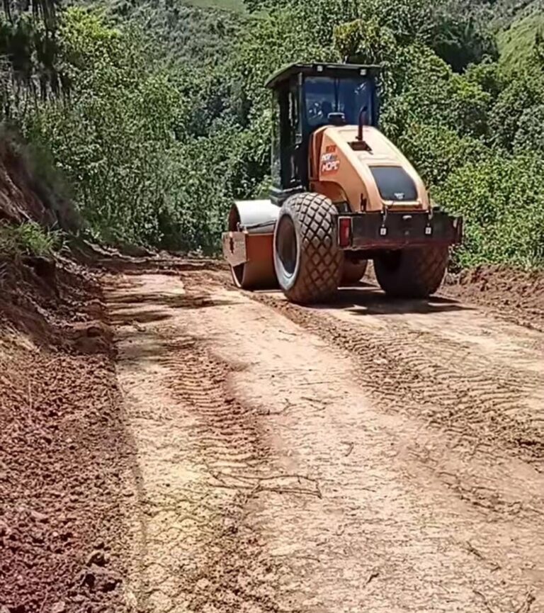 Avanzan trabajos de construcción de la carretera El Tetero–Constanza; destacan apoyo de autoridades