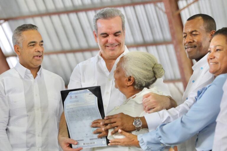 Presidente Abinader encabezará entrega de títulos en Guayacanal, Azua