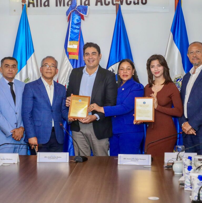 COMUNICADOR Y ESCRITOR AZUANO JUAN PABLO FERNÁNDEZ GANA EL TERCER LUGAR EN CONCURSO «RUBÉN DARÍO» DE EL PARLAMENTO CENTROAMERICANO (PARLACEN)