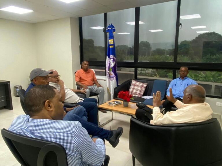 Universidad Autónoma de Santo Domingo (UASD) Centro Azua promueve iniciativa de remozamiento y embellecimiento de su entorno Universitario.